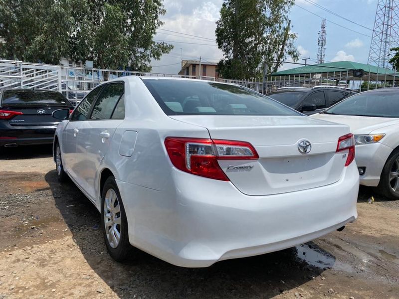 Thumbnail 2 of 2014 Toyota Camry LE
